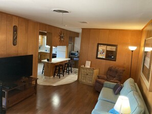 Smart TV, books - Quiet and Roomy Vacation Destination  (Corpus Christi)