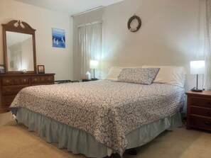 3 bedrooms, iron/ironing board, free WiFi, bed sheets - Quiet and Roomy Vacation Destination  (Corpus Christi)