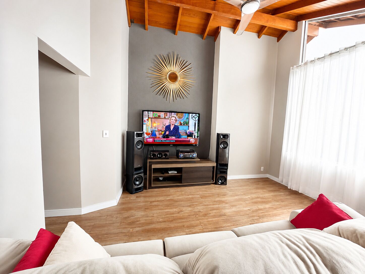 Deluxe House, Private Pool (Casa Estrela Rubi) | Television