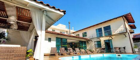 Deluxe House, Private Pool (Casa Estrela Rubi) | Pool | Outdoor pool, pool umbrellas, pool loungers
