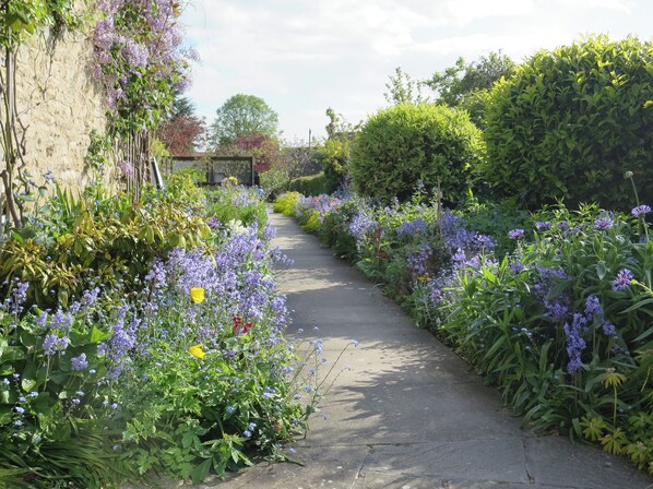 Property grounds - Eden House Holiday Cottage (Pickering)