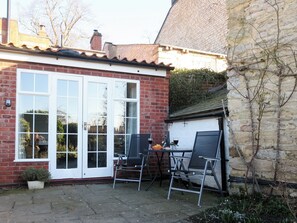 Outdoor dining - Eden House Holiday Cottage (Pickering)