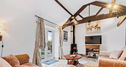2 bedroom accommodation in South Barrow, near Yeovil