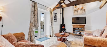 2 bedroom accommodation in South Barrow, near Yeovil