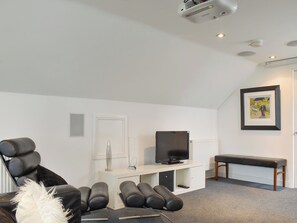 TV - 1 bedroom accommodation in Matlock (Matlock)