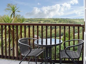 Outdoor dining - 1 bedroom accommodation in Looe (Looe)