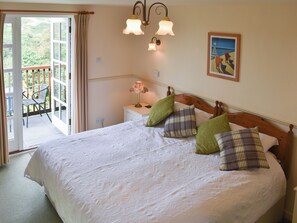 1 bedroom, free WiFi, bed sheets - 1 bedroom accommodation in Looe (Looe)