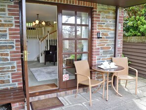 Outdoor dining - 1 bedroom accommodation in Looe (Looe)