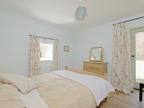 4 bedrooms, free WiFi, bed sheets