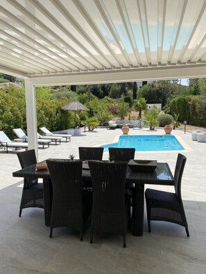 Outdoor pool - Pretty single storey house near the fregate golf course (Saint-Cyr-sur-Mer)