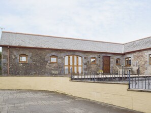 Exterior - Enjoy this stunning property, set in the beautiful Welsh countryside. (Ludchurch, near Narberth)