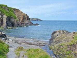 Beach - Enjoy this stunning property, set in the beautiful Welsh countryside. (Ludchurch, near Narberth)