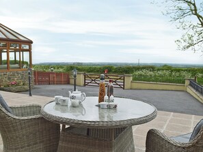 Outdoor dining - Enjoy this stunning property, set in the beautiful Welsh countryside. (Ludchurch, near Narberth)