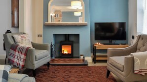 TV, fireplace - 3 bedroom accommodation in Cockermouth (Cockermouth)