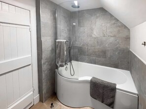 Bathroom - 2 bedroom accommodation in Girvan (Girvan)