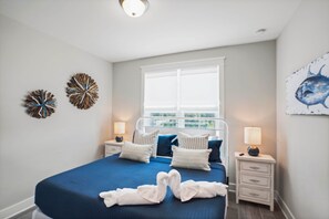 4 soverom, skrivebord, wi-fi (inkludert) og sengetøy