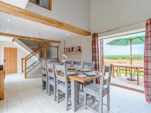 4 bedroom accommodation in East Stoke, near Newark