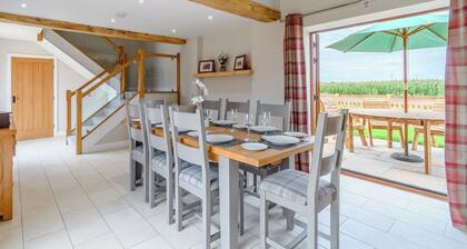 4 bedroom accommodation in East Stoke, near Newark