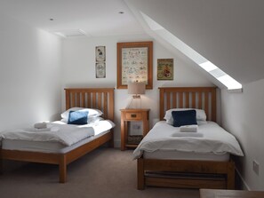 5 bedrooms, free WiFi, bed sheets