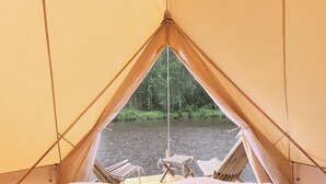 Sengetøy av topp kvalitet, blendingsgardiner og individuelt dekorert