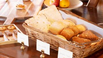 Free daily continental breakfast