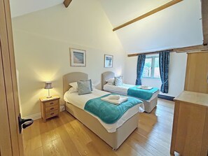 2 bedrooms, free WiFi, bed sheets - Squirrels Drey - UKC660 (Witton, near Happisburgh)