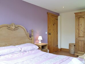 4 bedrooms, free WiFi, bed sheets