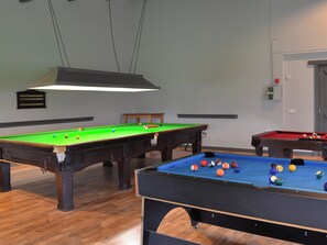 A pool hall with two pool tables, wooden flooring, and overhead lighting. - 2 bedroom accommodation in Brandesburton, near Bridlington (Brandesburton, near Bridlington)