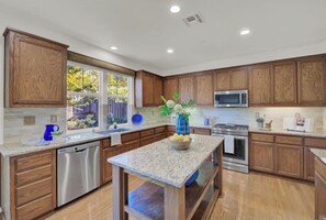 Refrigerador, microondas, parrilla de estufa y lavavajillas 