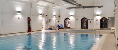 Piscine intérieure