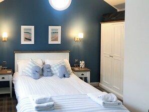 2 bedrooms, free WiFi, bed sheets - The Bay - Sandy Bay Beach House (Filey, near Scarborough)