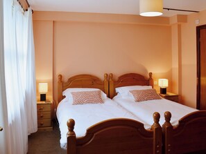3 bedrooms, free WiFi, bed sheets - Meadowsweet Cottage - E1496 (Scalby, near Scarborough)