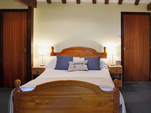 3 bedrooms, free WiFi, bed sheets