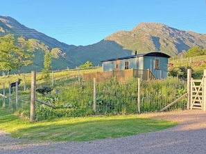 Exterior - Corran Shepherd’s Hut (Corran)