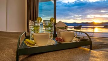 Villa de diseñador, 4 habitaciones, alberca privada, vista al mar | 4 habitaciones y caja de seguridad en la habitación