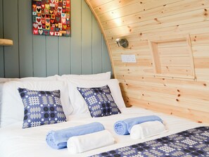 1 quarto, Wi-Fi de cortesia, roupa de cama