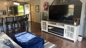 Una Smart TV, un reproductor estéreo