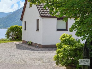 Property grounds - SEASIDE COTTAGE - UFA (by Inverinate, Kyle)