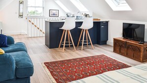 A modern loft apartment with a kitchen, dining area, and living space. - 1 bedroom accommodation in Bossiney, near Tintagel (Bossiney, near Tintagel)