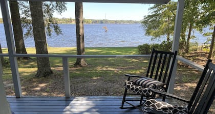 Escape to Serenity Lake House on Lake D'Arbonne, Fire Pit, Porch and Boat House
