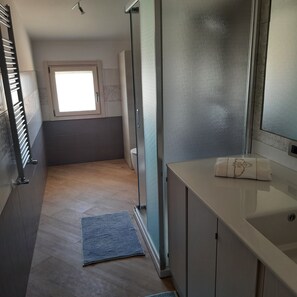 Shower, bidet - Air-conditioned vacation home in Loc Raganella in Sciacca, Sicily (Sciacca)