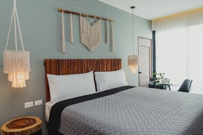 Suite King | In-room safe, desk, blackout drapes, soundproofing - Phantom Suites (Playa del Carmen)