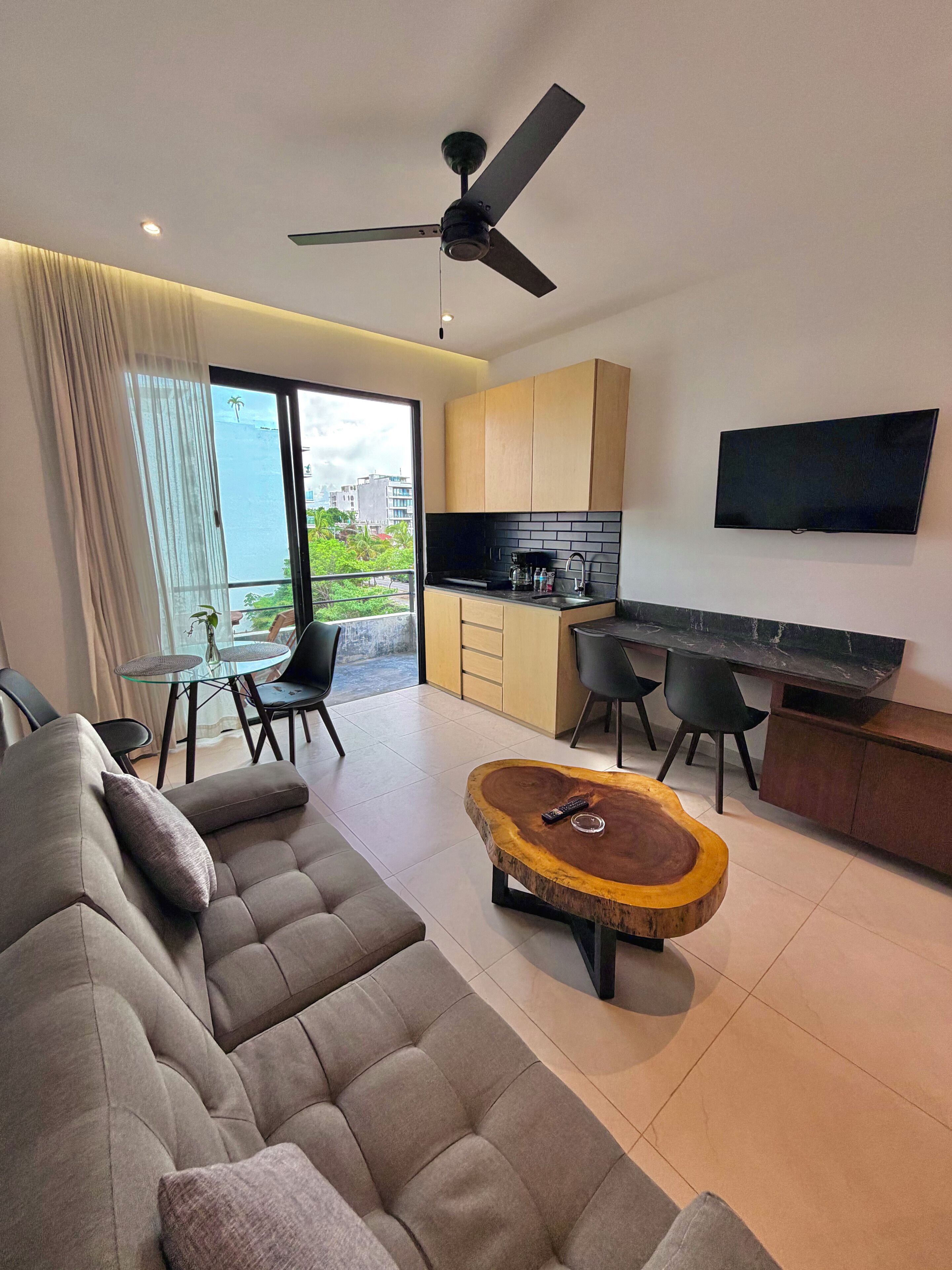 TV connectée de 42 pouces avec chaînes numériques, services de streaming