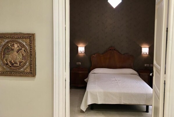 2 slaapkamers, een strijkplank/strijkijzer, gratis wifi, beddengoed