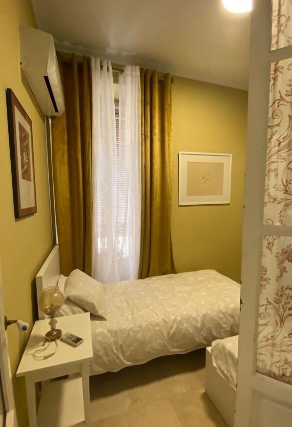 2 slaapkamers, een strijkplank/strijkijzer, gratis wifi, beddengoed