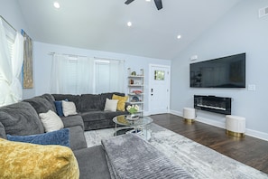 Living area - *NEW* Westside 3-Bedroom Bungalow 10-15 Minutes from Downtown/Midtown (Atlanta)