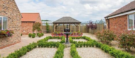 المنطقة المحيطة بالمنشأة