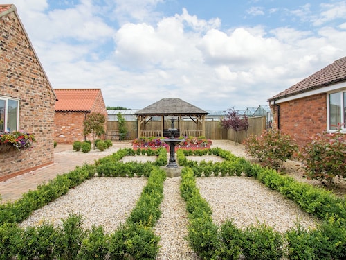 2 bedroom accommodation in North Somercotes, Mabelthorpe