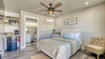 1 bedroom, desk, travel cot, free WiFi