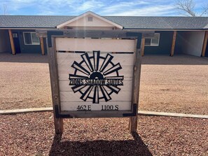 Property grounds - Kanab Retreat by National Parks, Quiet Suite (Kanab)